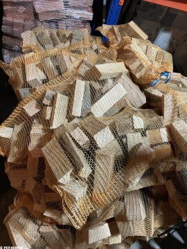 Palivové dřevo suchý Buk  dřevo do udírny / 4 roky skladem pod střechou